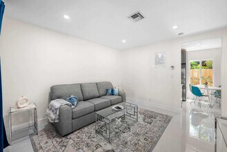 434 NE 14th Ave in Fort Lauderdale, FL - Building Photo - Building Photo
