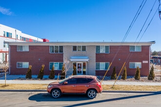 Indy Street Flats in Lakewood, CO - Foto de edificio - Building Photo
