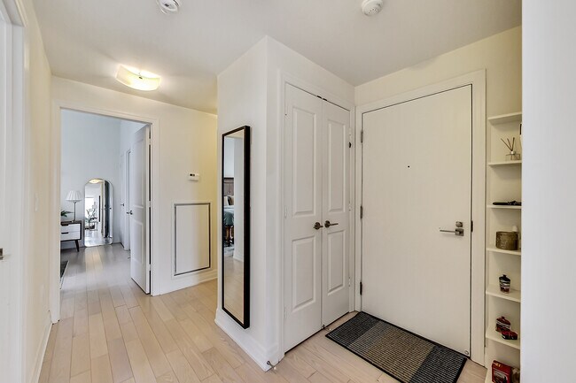 8 The Esplanade in Toronto, ON - Building Photo - Building Photo