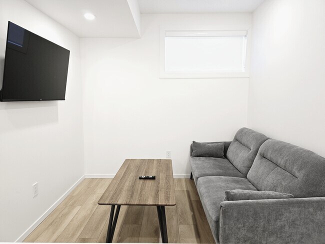 9703-9115 115 Ave NW in Edmonton, AB - Building Photo - Building Photo