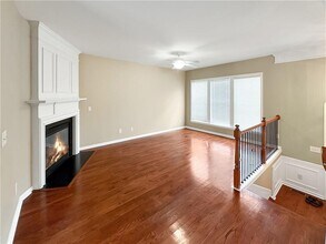 1384 Thornborough Dr in Alpharetta, GA - Foto de edificio - Building Photo
