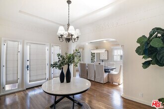 131 S Martel Ave in Los Angeles, CA - Building Photo - Building Photo