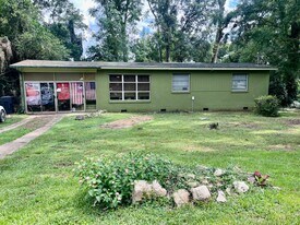 2005 Crabapple Dr in Tallahassee, FL - Building Photo