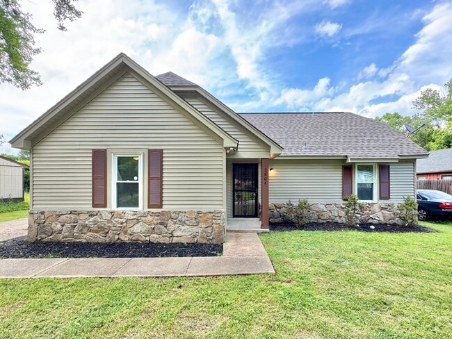 property at 3804 Walsingham Dr
