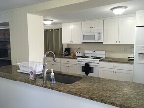 989 Fairfield Beach Rd in Fairfield, CT - Building Photo - Building Photo