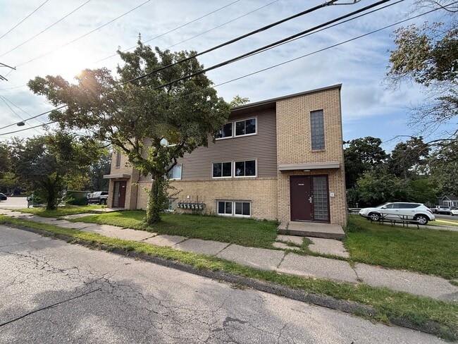 property at 2606 E Hennepin Ave