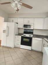 9334 Peachtree St, Unit A in Norfolk, VA - Foto de edificio - Building Photo