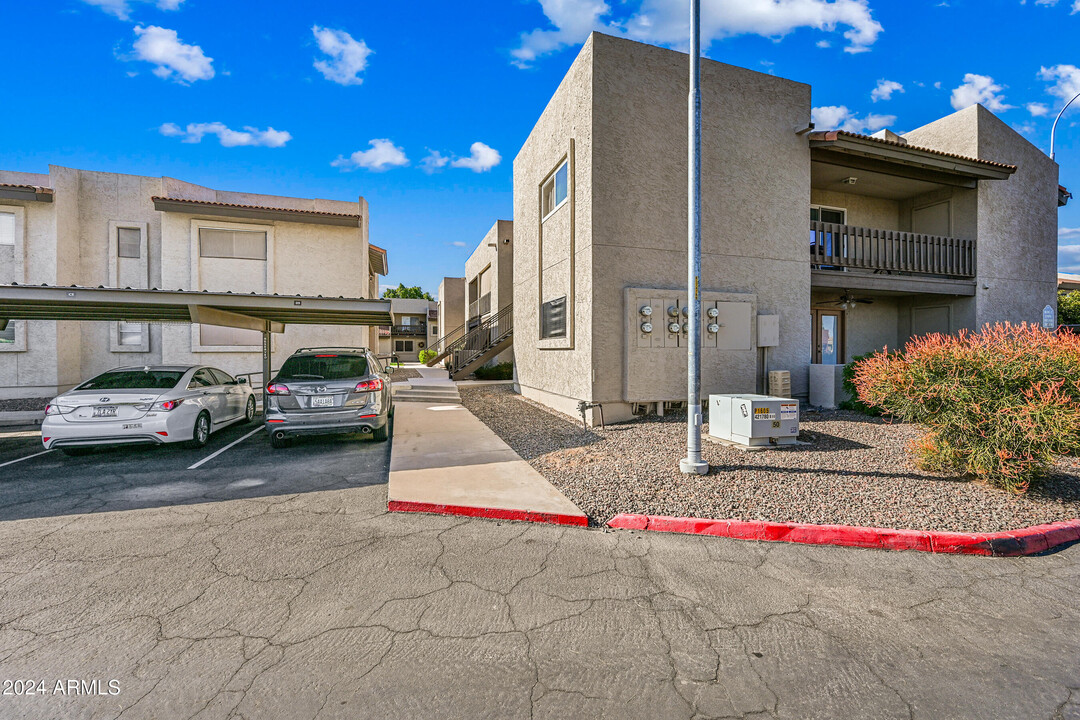 520 N Stapley Dr in Mesa, AZ - Foto de edificio