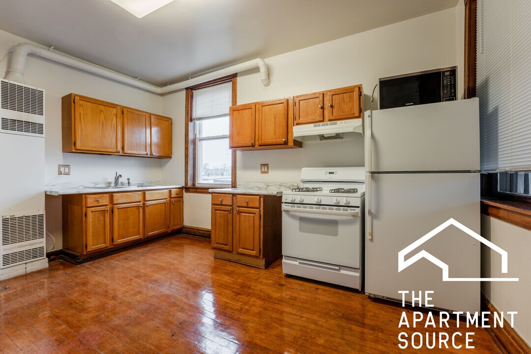 2014 N Kedzie Ave in Chicago, IL - Building Photo