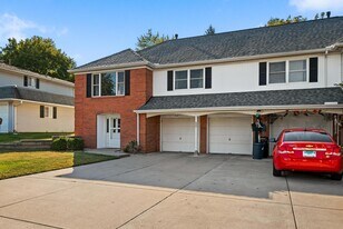 6007 N Imperial Dr in Peoria, IL - Building Photo