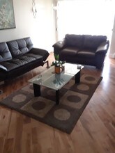 18 E Old Willow Rd in Prospect Heights, IL - Foto de edificio - Building Photo