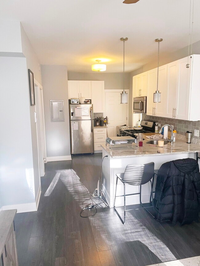 property at 1433 N Cleaver St