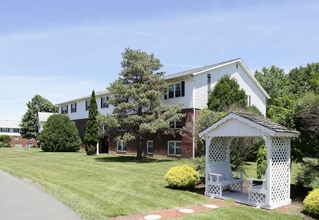 Country Gardens Apartments in Troy, NY - Foto de edificio - Building Photo