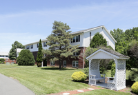 Country Gardens Apartments in Troy, NY - Foto de edificio - Building Photo