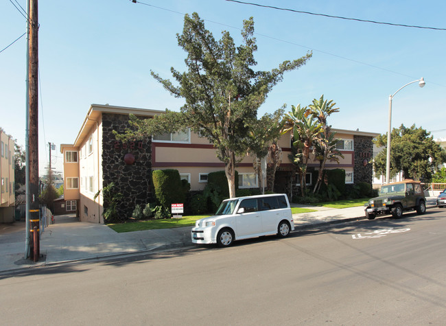 Debby Den in Santa Monica, CA - Building Photo - Building Photo