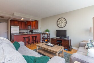 2300 N Commonwealth Ave, Unit 6E in Chicago, IL - Foto de edificio - Building Photo