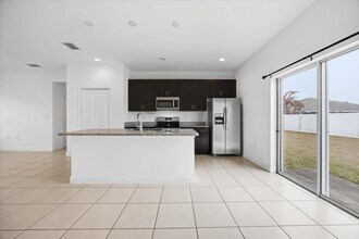 213 Cimarron Dr in Poinciana, FL - Building Photo - Building Photo