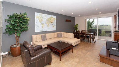 6232-6236 Osler St in San Diego, CA - Building Photo - Interior Photo