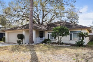 2732 Wiltshire Ave in Palm Harbor, FL - Building Photo