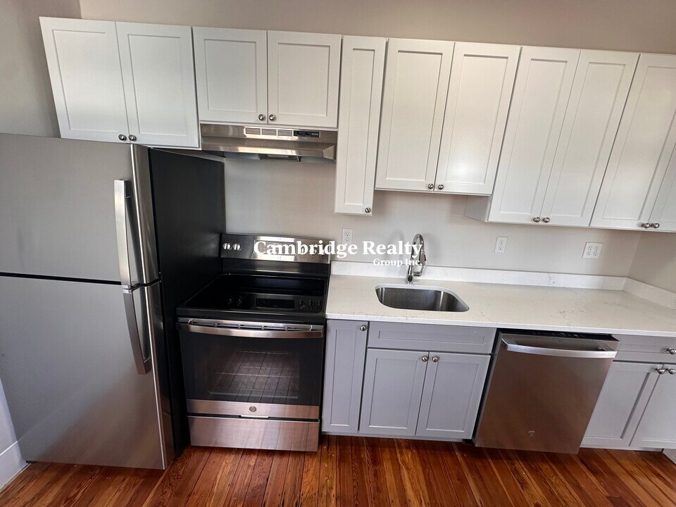 1033 Massachusetts Ave, Unit 502T in Cambridge, MA - Building Photo