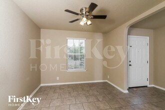 8952 Hickman Pk in San Antonio, TX - Foto de edificio - Building Photo