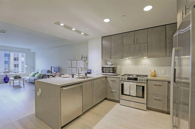 51 Innes Ct in San Francisco, CA - Building Photo - Building Photo