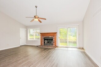 14 Walnut Hill Ct in St. Charles, MO - Building Photo - Building Photo