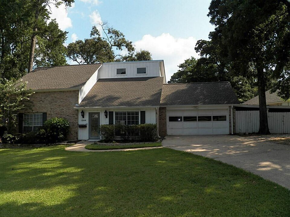 1844 Rollingwood Dr in Huntsville, TX - Building Photo