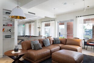 City Place at Westport in Kansas City, MO - Building Photo