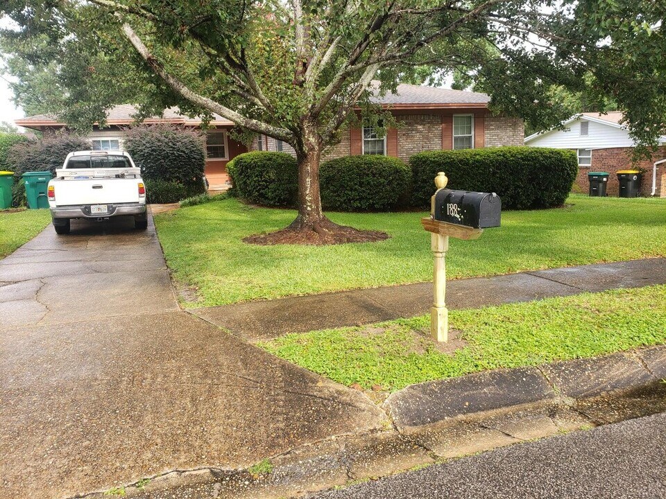 188 Miramar St in Mary Esther, FL - Foto de edificio