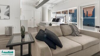 222 E Saratoga St in Baltimore, MD - Building Photo