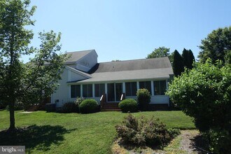 6006 Bridgepointe Dr in Chester, MD - Building Photo - Building Photo