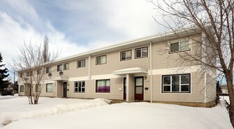Lauderdale Manor in Edmonton, AB - Building Photo