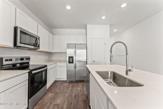 5966 Ortega Hills Dr in Jacksonville, FL - Building Photo - Building Photo