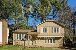 12 Lynn Rd in Raleigh, NC - Building Photo