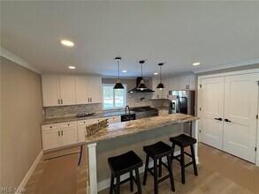 3940 Ellendale Rd in Moreland Hills, OH - Building Photo - Building Photo