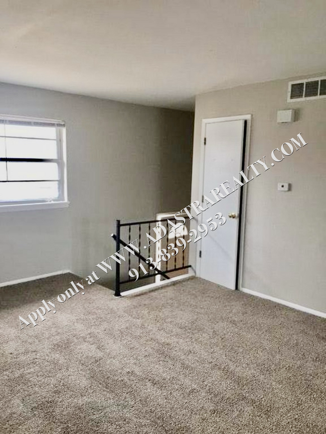 908 Brookside St in Leavenworth, KS - Building Photo - Building Photo