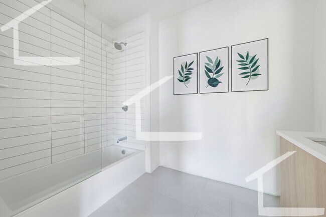 1035 Commonwealth Ave in Allston, MA - Building Photo - Building Photo