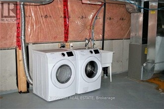 3022 Mission Hill Dr in Mississauga, ON - Building Photo - Building Photo