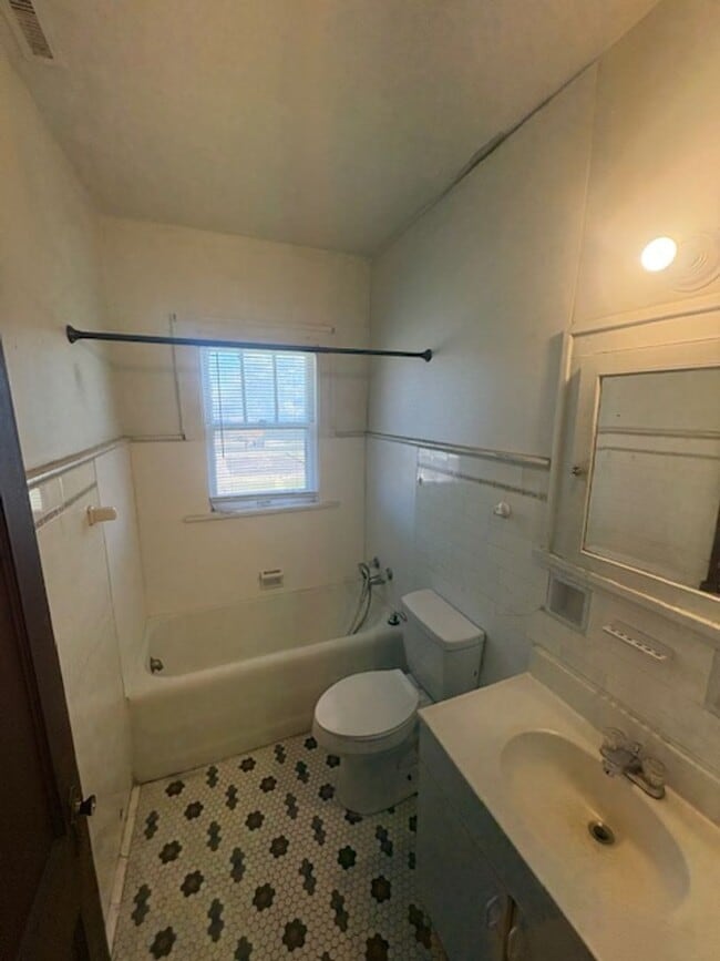 1208 NE Jefferson Ave