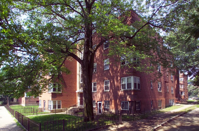 Maple Commons Apartments in Springfield, MA - Foto de edificio - Building Photo