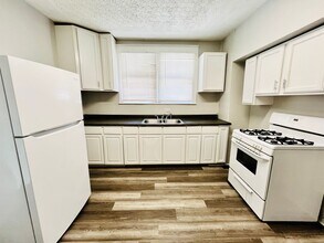 4104 Sunset Ave in Louisville, KY - Foto de edificio - Building Photo