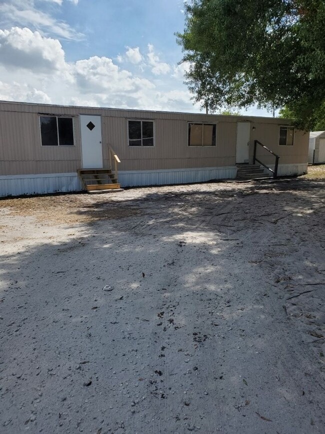 property at 1505 Goodyear Ave