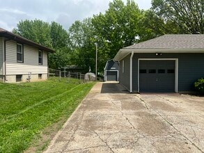 802 SW 18 St in Blue Springs, MO - Building Photo - Building Photo