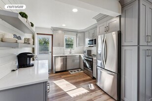 20 Magee Dr in Southampton, NY - Building Photo