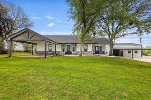 5480 New Hope Rd in Aubrey, TX - Building Photo