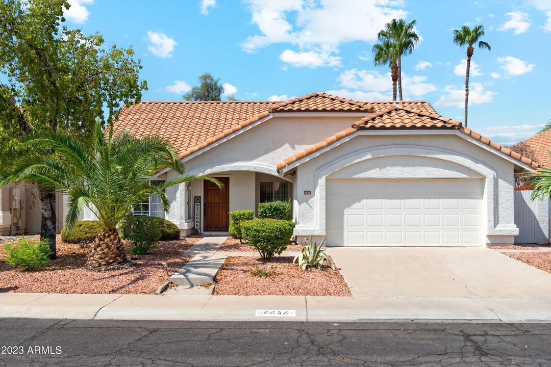 8858 E Palm Ridge Dr in Scottsdale, AZ - Foto de edificio