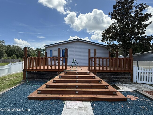 822 Dawn Ave in Interlachen, FL - Building Photo - Building Photo