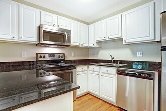 Shadowbrook in Redmond, WA - Building Photo - Building Photo