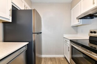 1000 Belmont Park Dr SE in Smyrna, GA - Building Photo